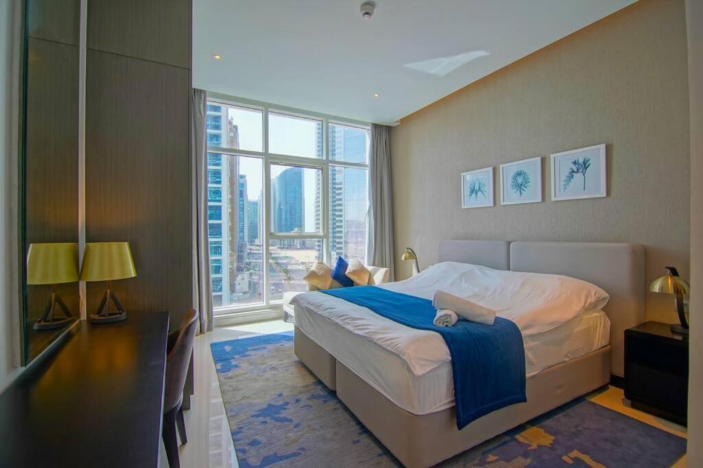 Luxury Hotel Apartment With A Canal View Дубай Экстерьер фото